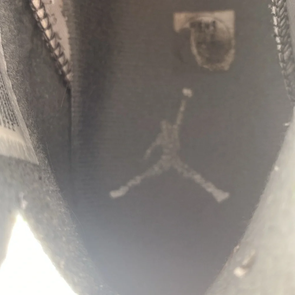Air Jordan - Used in good condition size 8 men